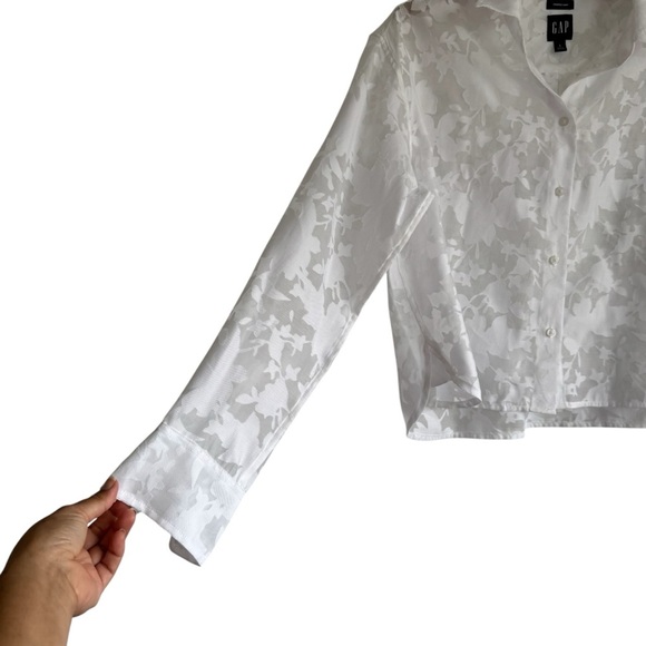 GAP Sheer Floral Cropped Button Down Curved Hem Off White Women’s Size Small - Picture 4 of 7